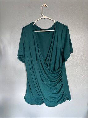 BLOOMCHIC Teal shirt. Short sleeve. Asymmetrical. Ruched on sides. Size 18-20.